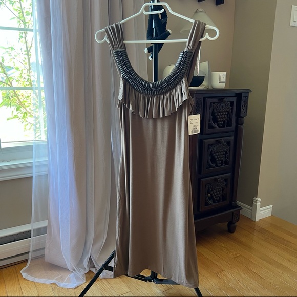 NWT Taupe Sleeveless Resort Dress with Neckline Wooden Bead Detail - Picture 2 of 6